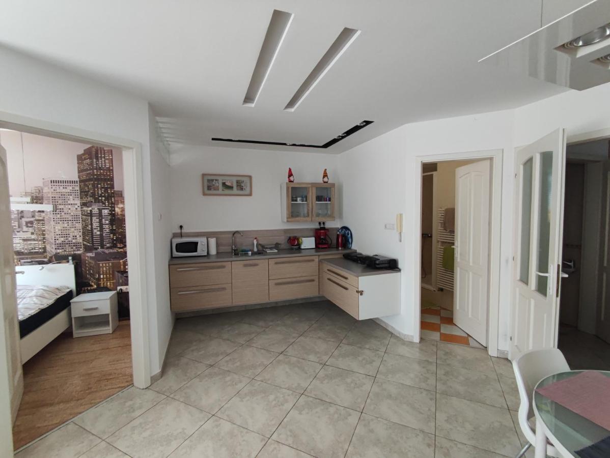 City Center Apartman Zalaegerszeg Bagian luar foto